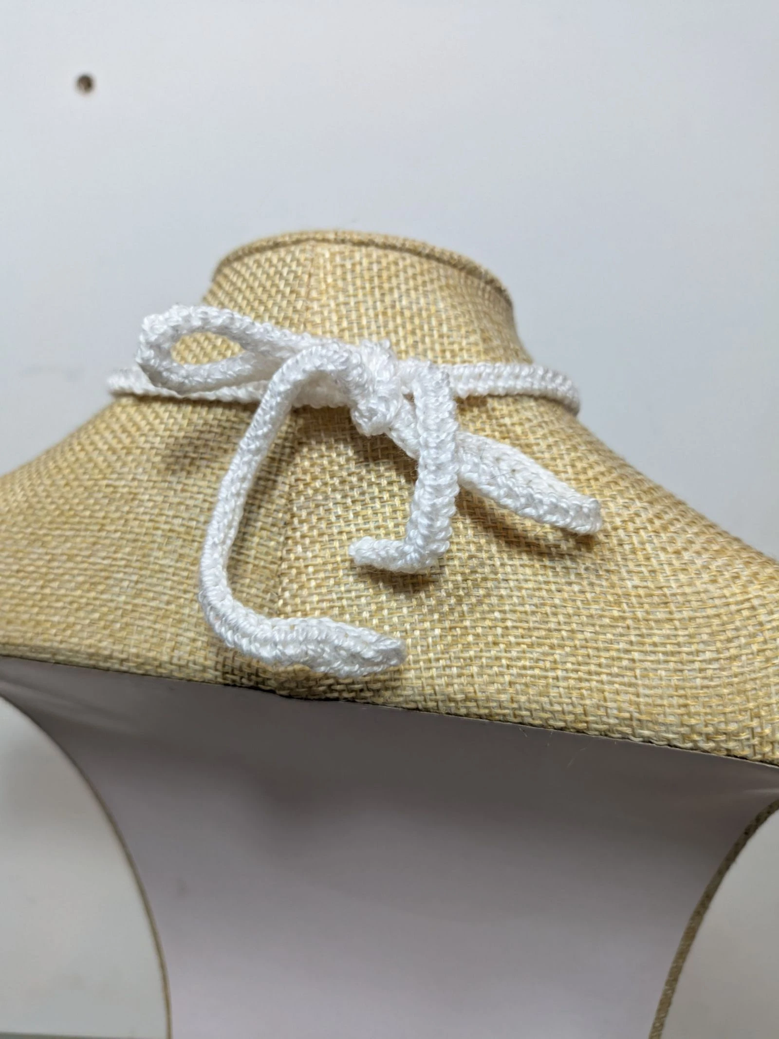 Collar Choker de Crochet Blanco con Flor XL Tejida a Mano – photo 3